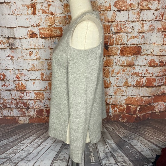JOA Los Angeles Breathe Easy Gray Cold Shoulder Angora Sweater Small Fuzzy - Picture 5 of 9